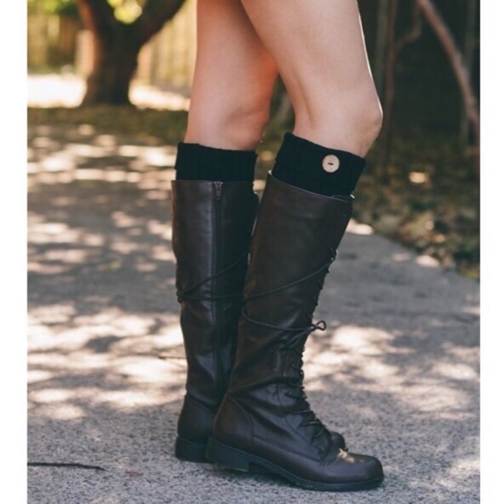 Cable knit button boot socks - Picture 3 of 3